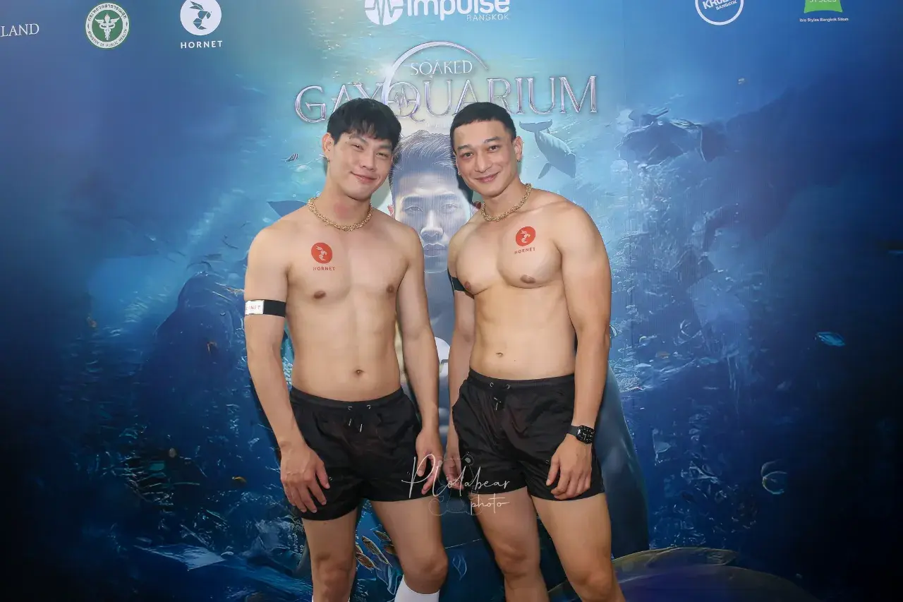 ปาร์ตี้ ริมสระ