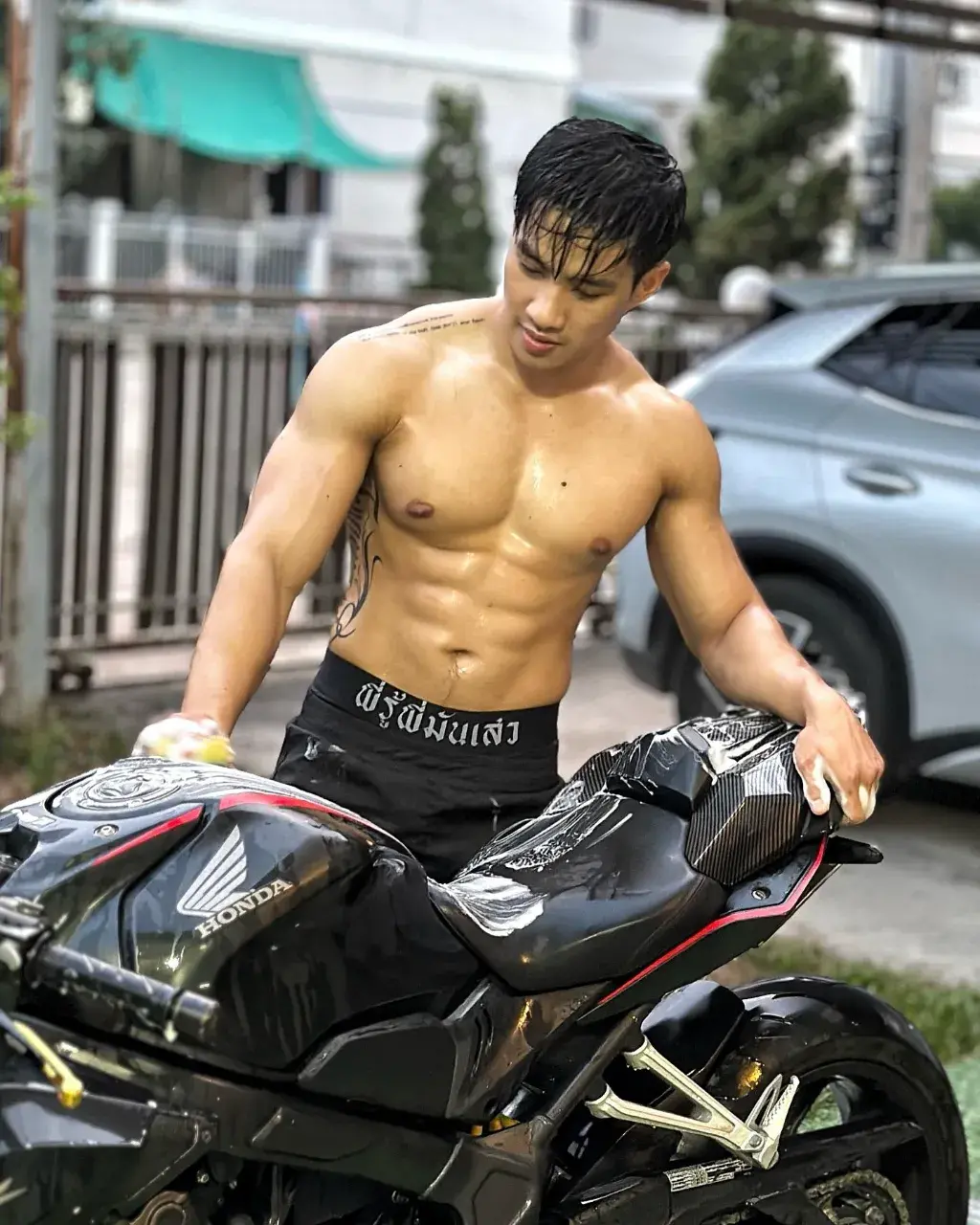 โดนสาปเลยต้องเสพสวาท