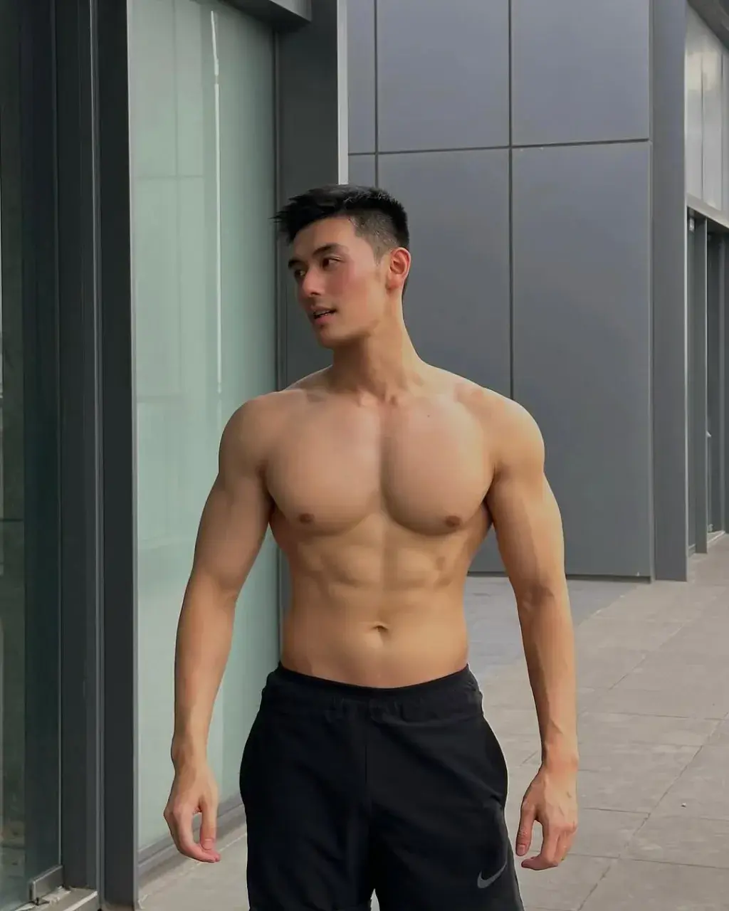 เสพพลังกลิ่นกายหนุ่ม