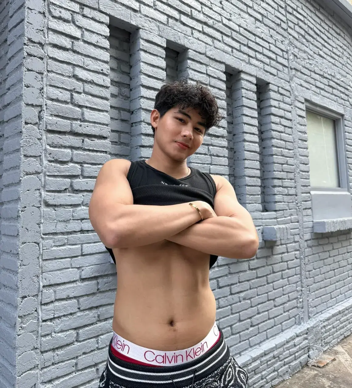 ก็เธอมันยั่วลิ้นนนน