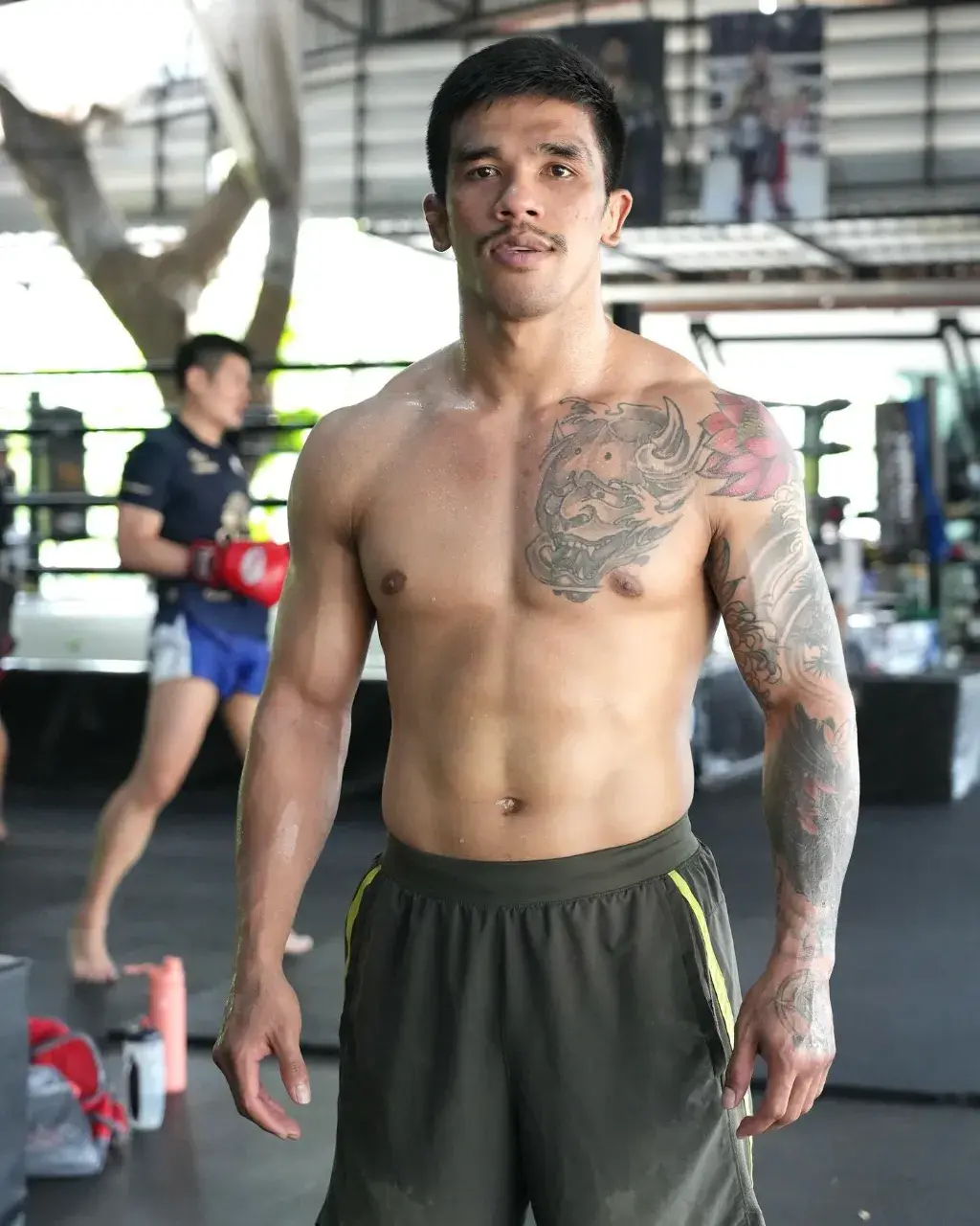 ห้ามมูมมาม