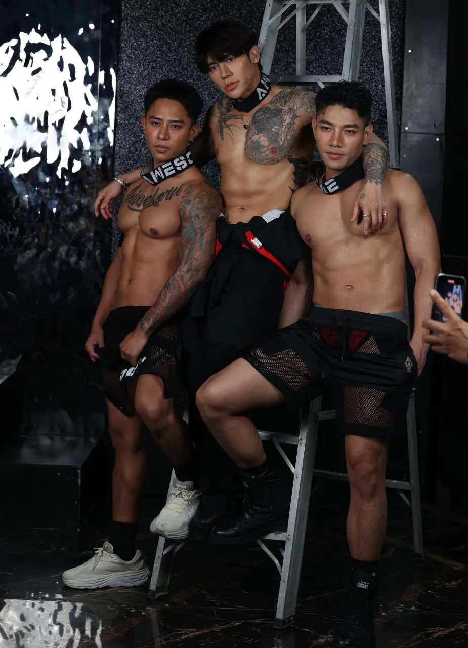 ผู้ชายเปียกน้ำ