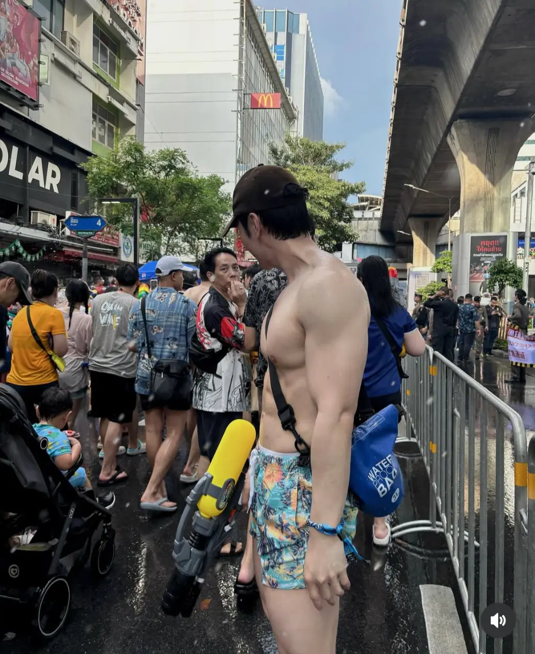 ผู้ชายเปียกน้ำ