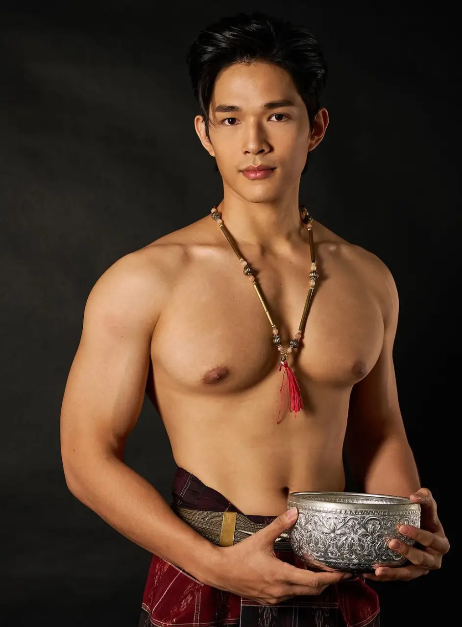 ผู้ชายเปียกน้ำ