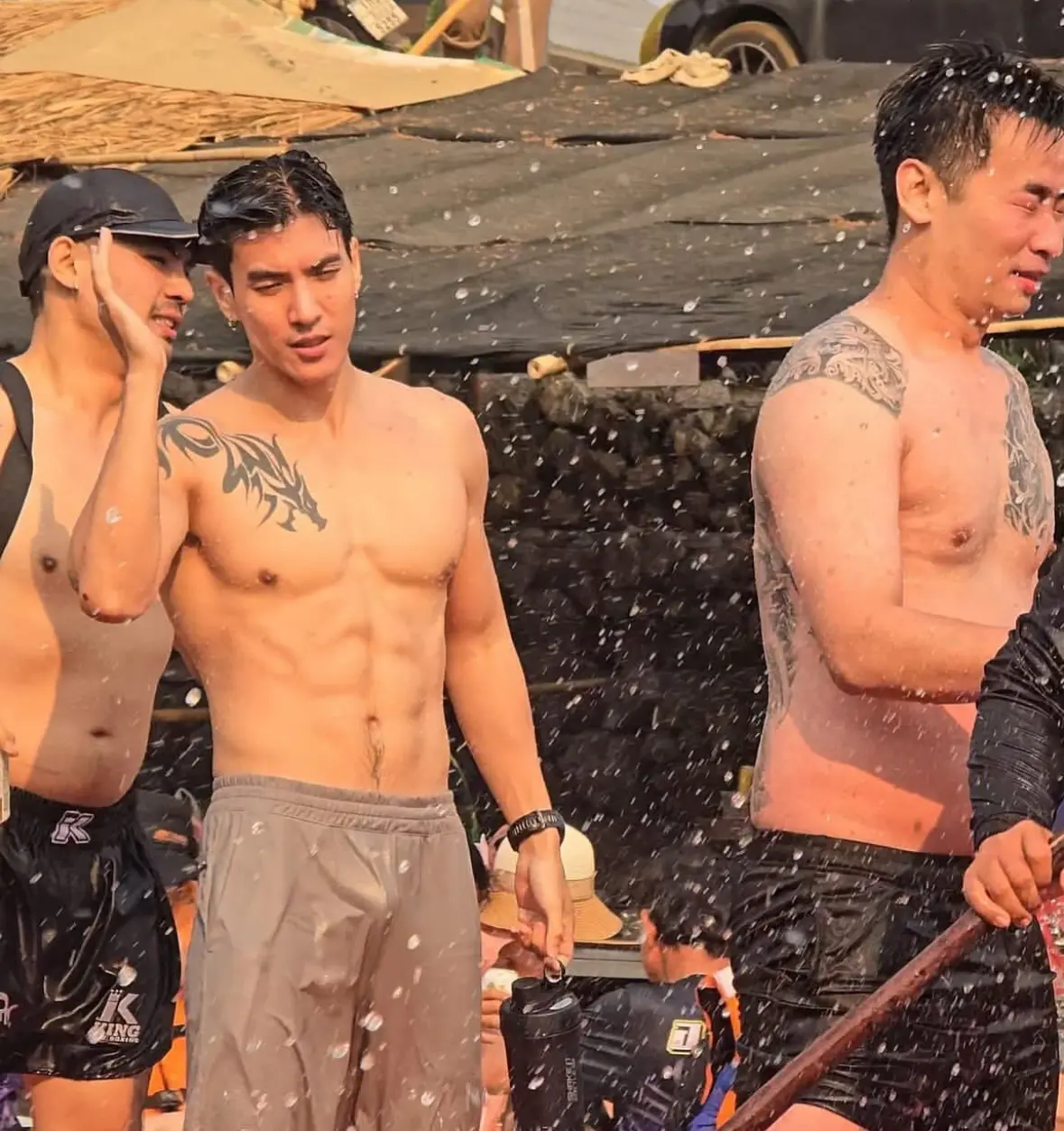 ผู้ชายเปียกน้ำ