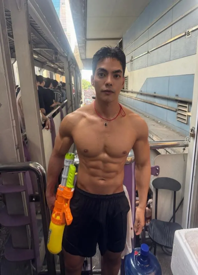 สาดเสียว