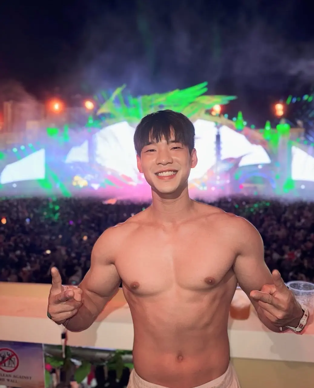 ถอดโชว์สงกรานต์