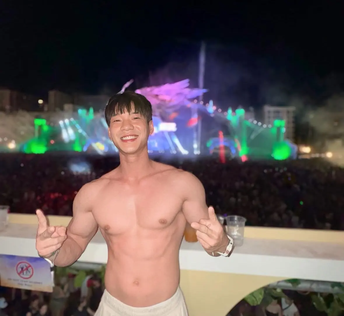 ถอดโชว์สงกรานต์