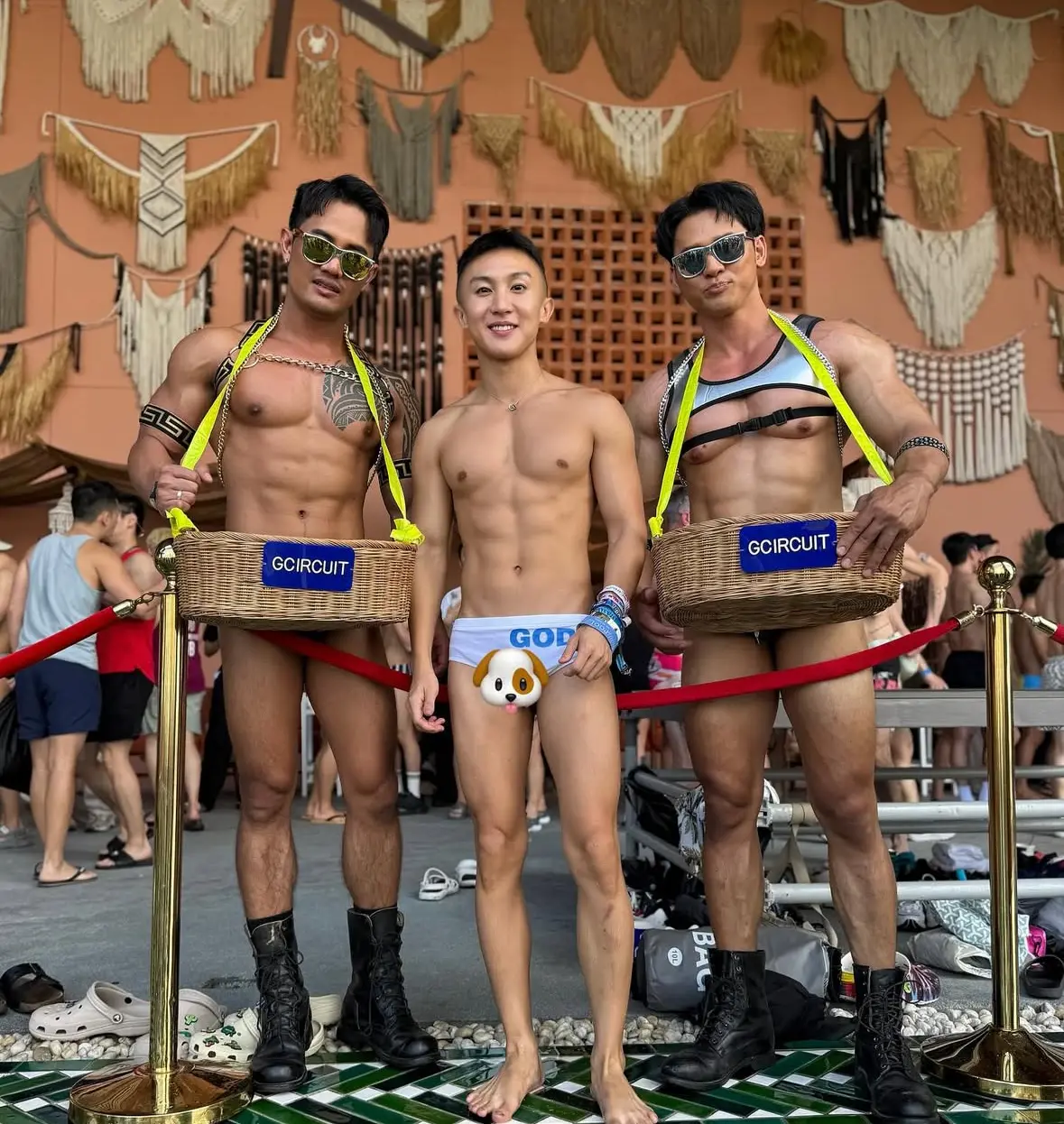 ถอดโชว์สงกรานต์