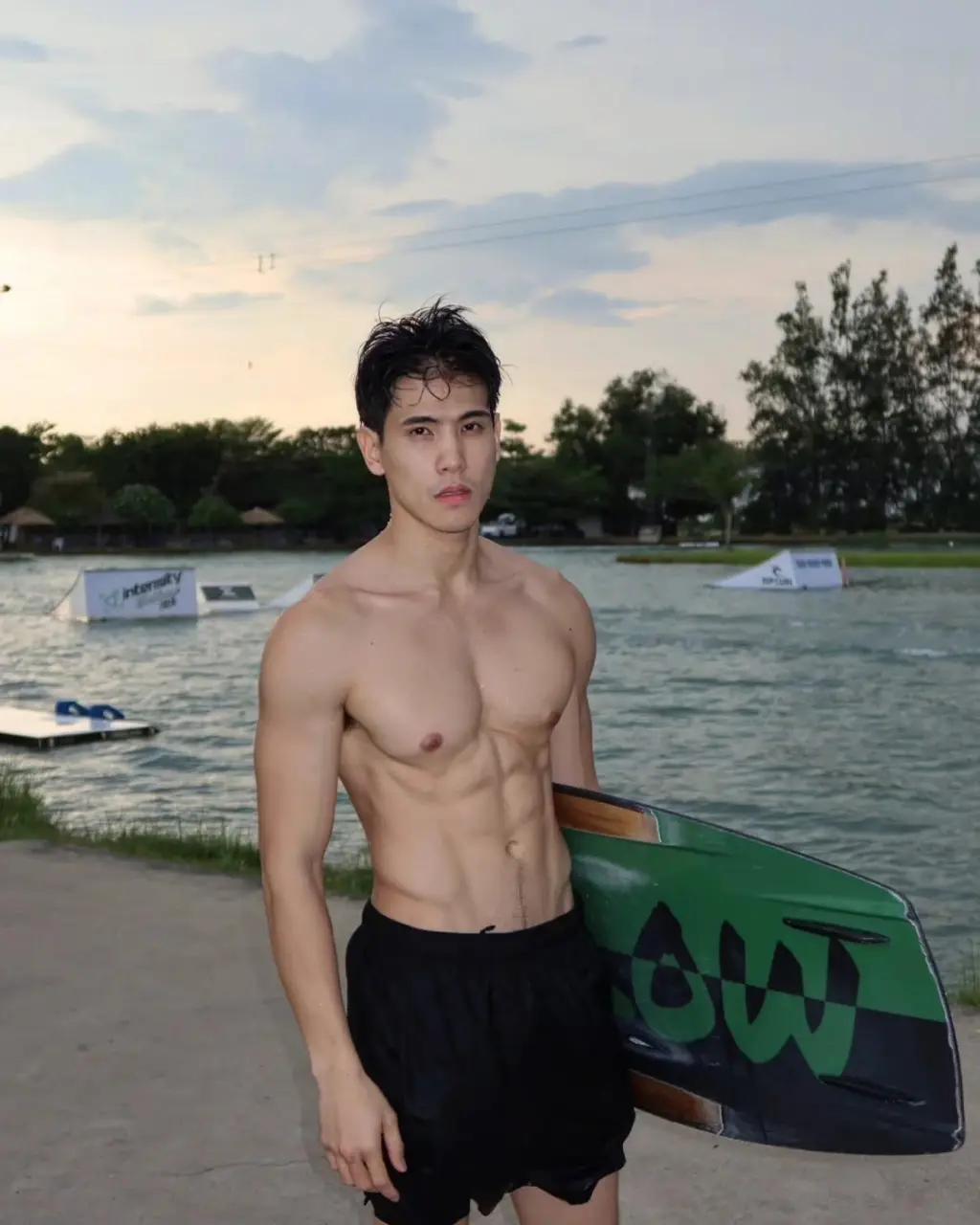 ถอดโชว์สงกรานต์