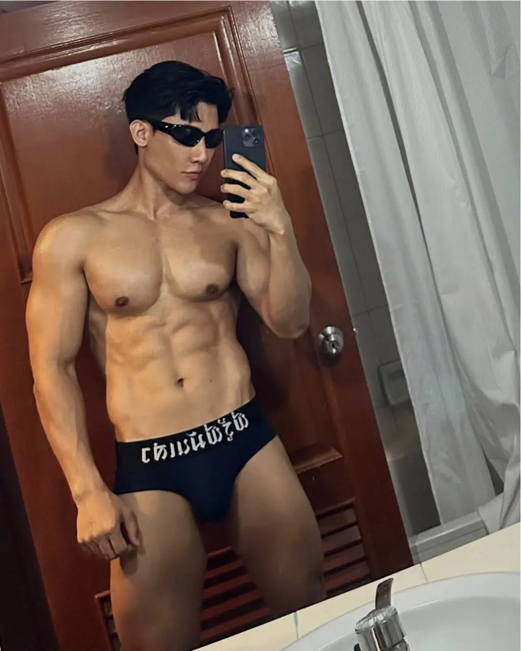 ถอดโชว์สงกรานต์