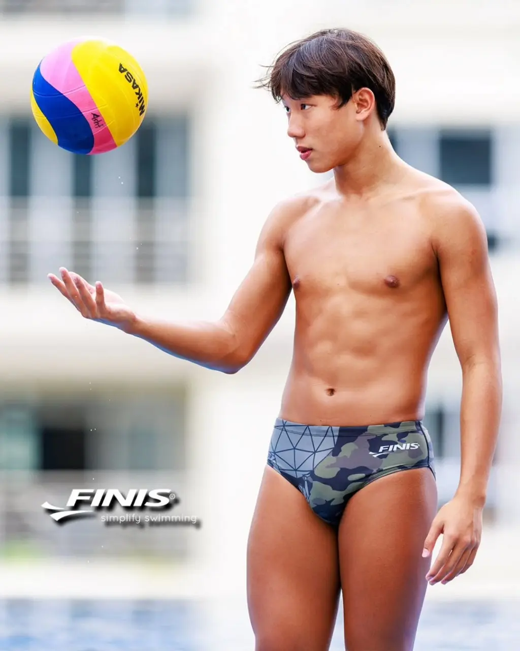 นักกีฬาว่ายน้ำหนุ่มน้อย 1