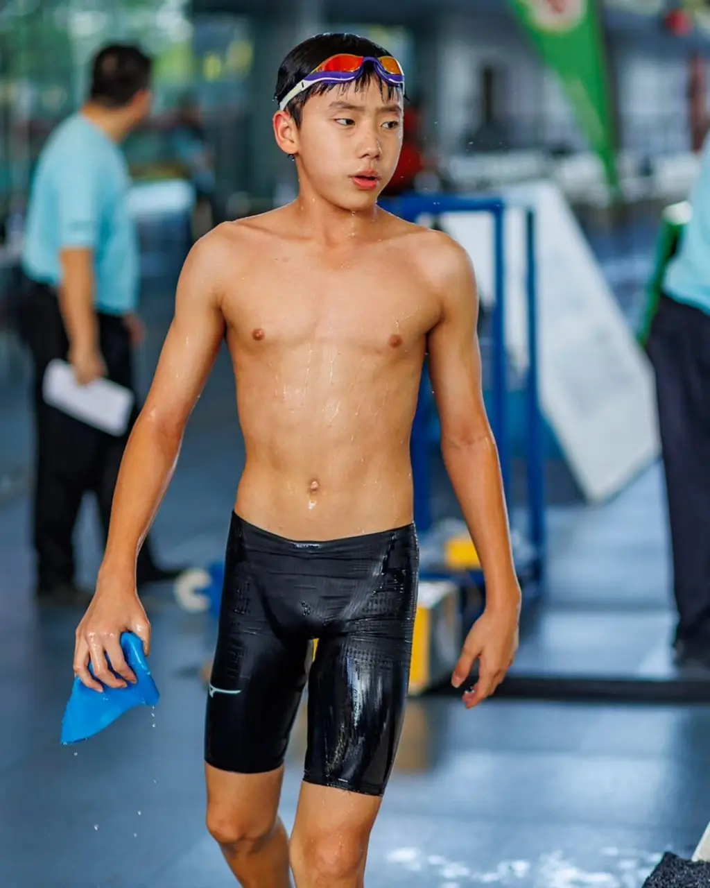 นักกีฬาว่ายน้ำหนุ่มน้อย 6