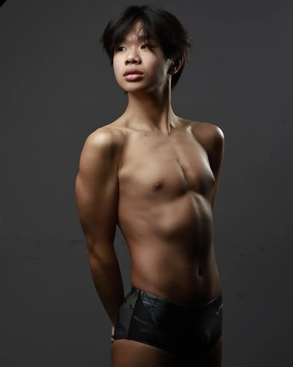 นักกีฬาว่ายน้ำหนุ่มน้อย 11