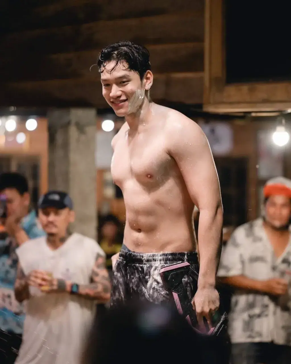 ขาวสว่างทำน้ำแตก