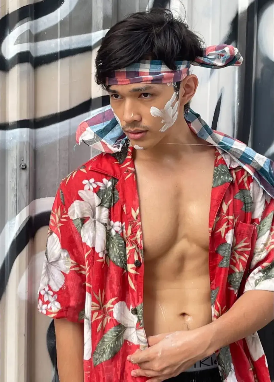 ขาวสว่างทำน้ำแตก