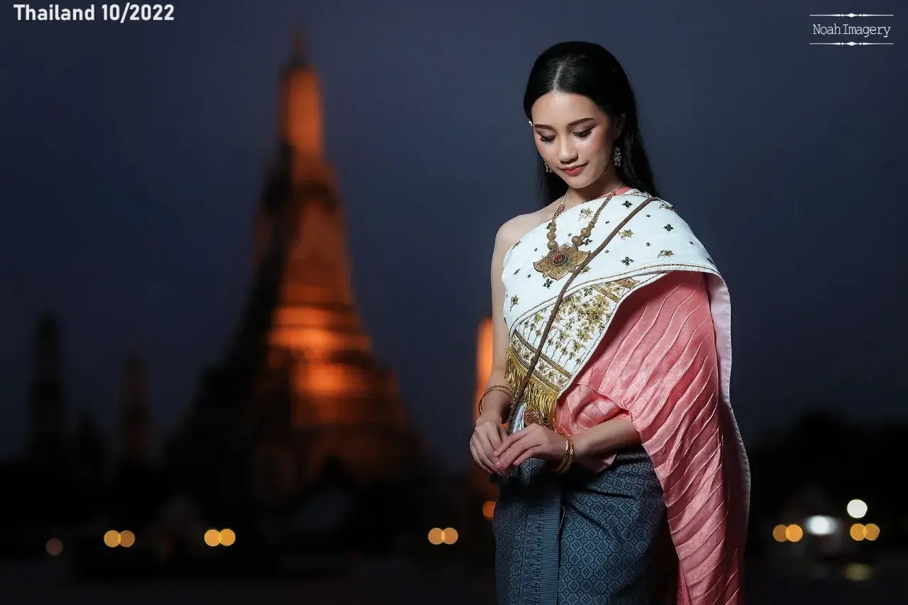 Lovely Lady in Loy Krathong 2022