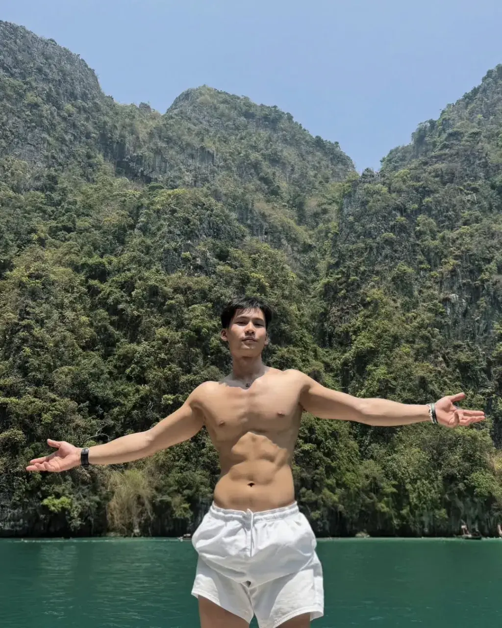 พลังน้ำรักไหลนอง