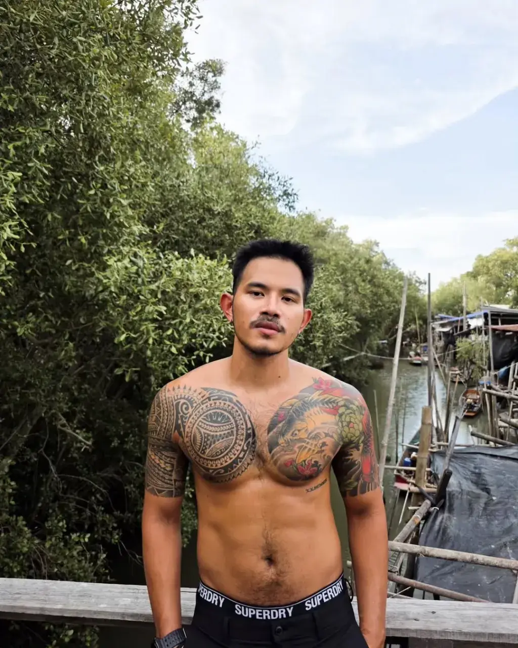 พลังน้ำรักไหลนอง