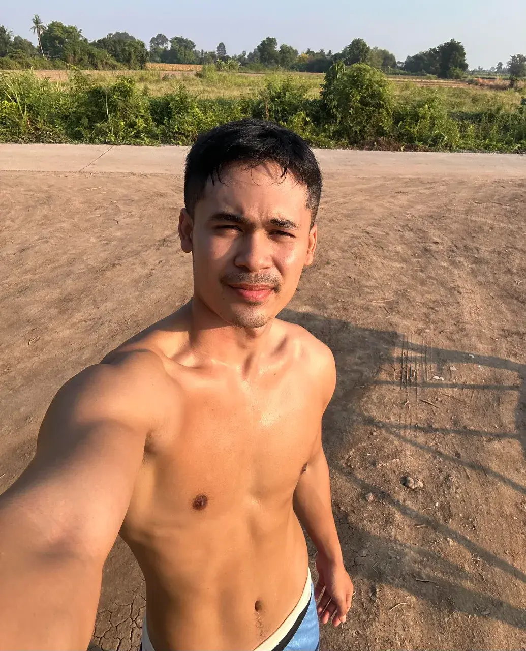 จุ่มนมแล้วเลีย