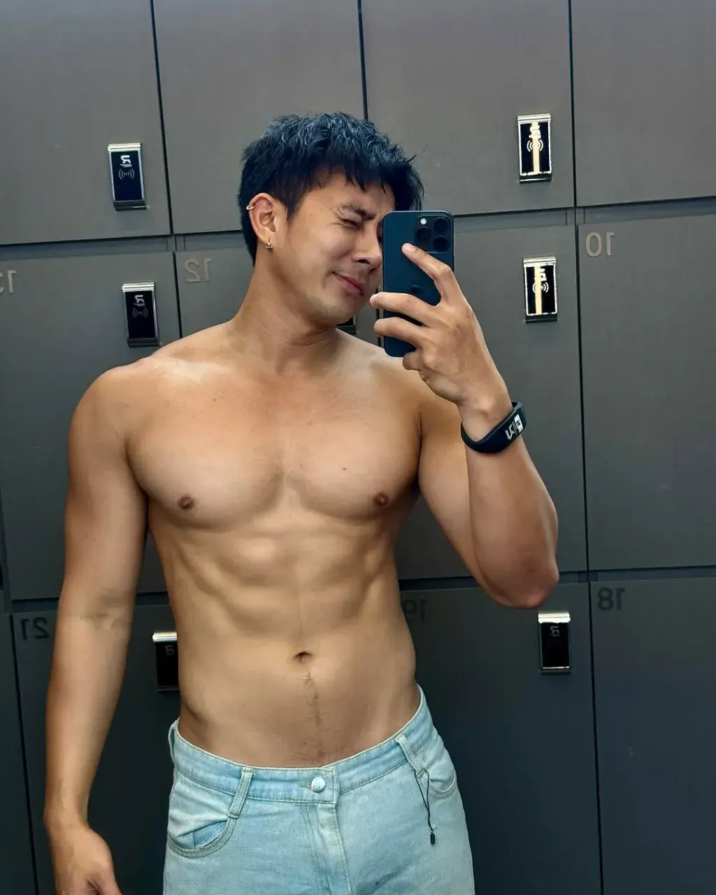 จุ่มนมแล้วเลีย