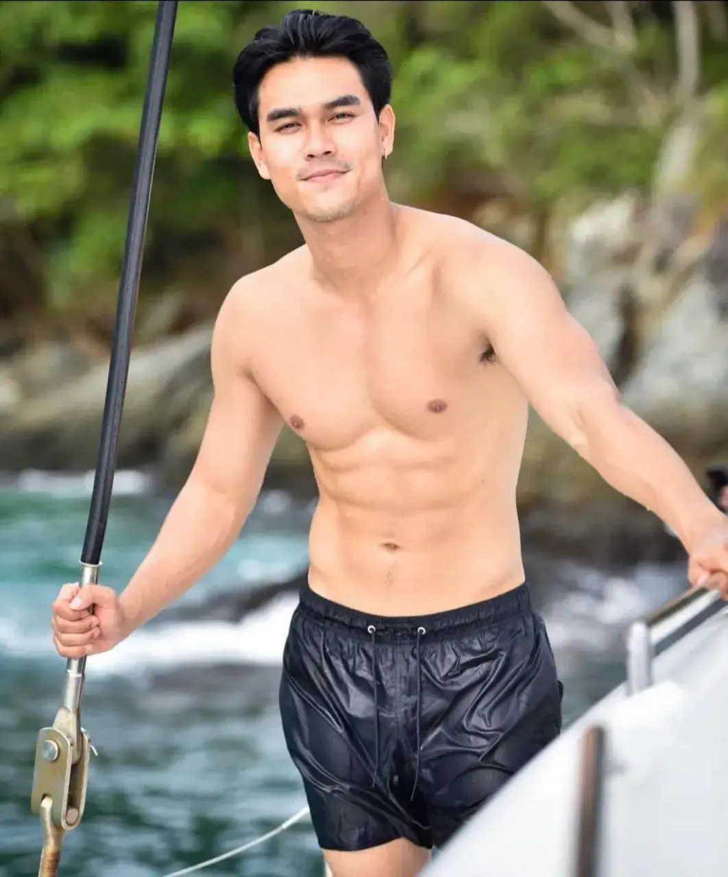 Swimsuit : Ratthee Vorarojyothin