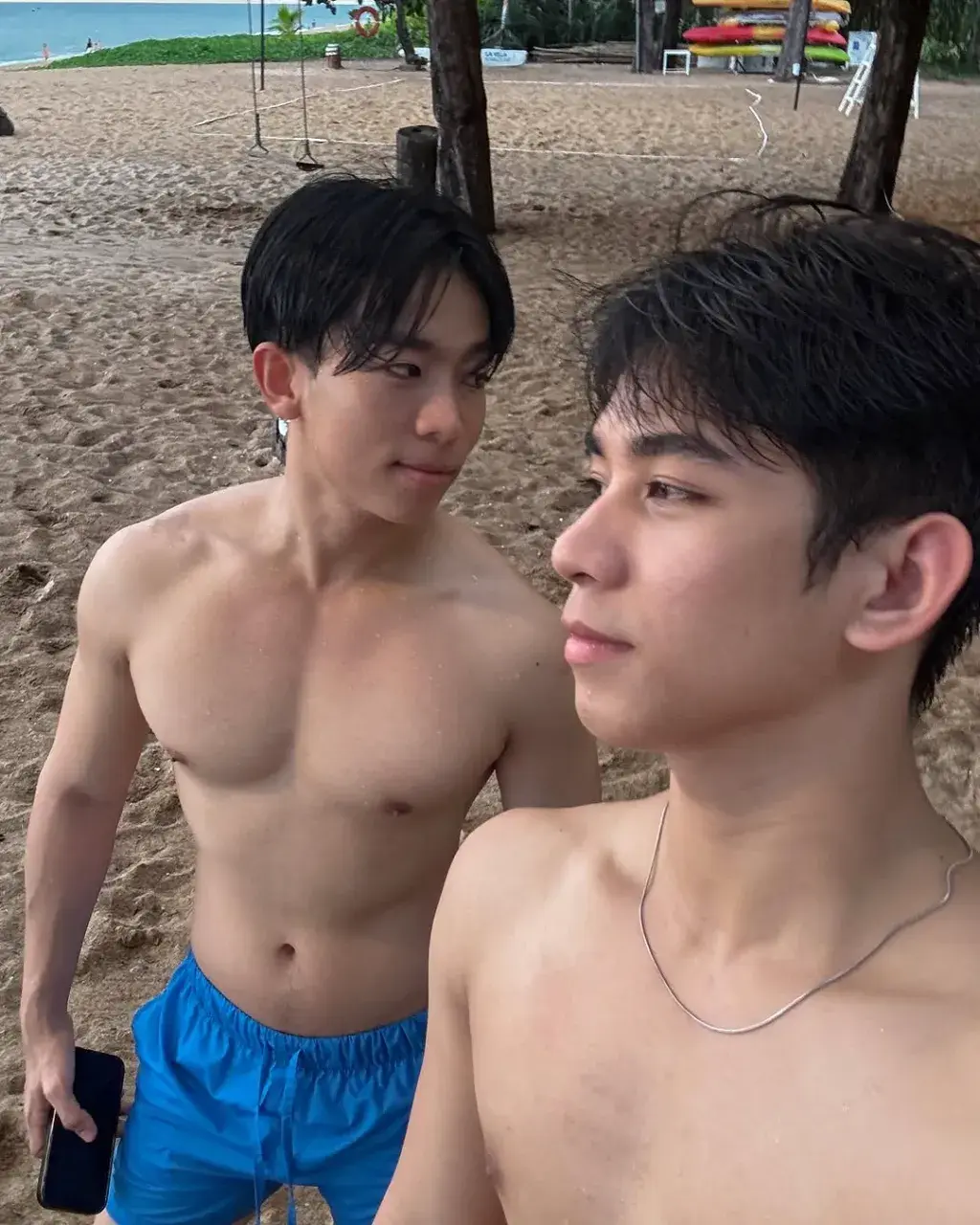 กลิ่นหนุ่มโชยมา