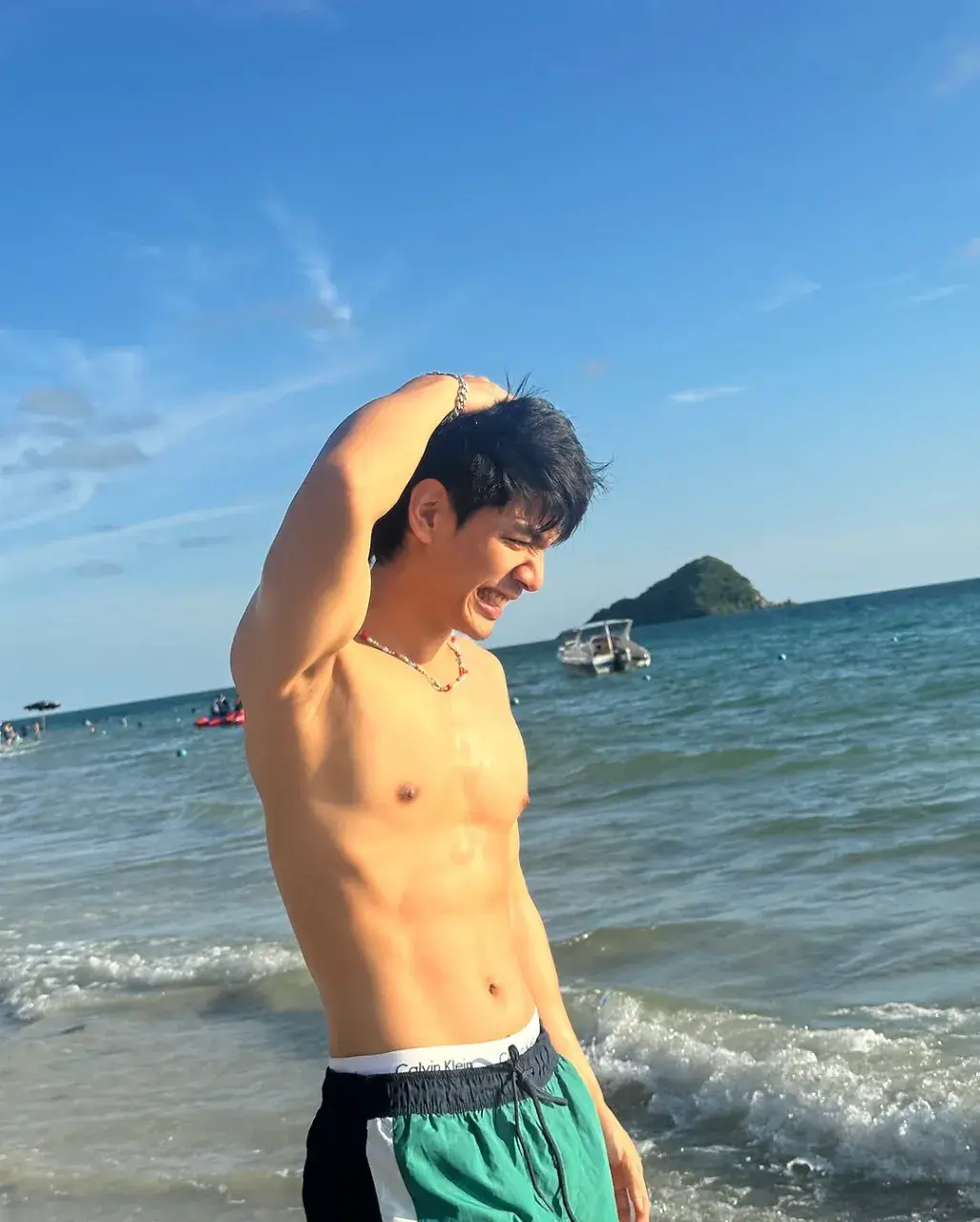 กล้ามน้อนโดนติ่งแตก