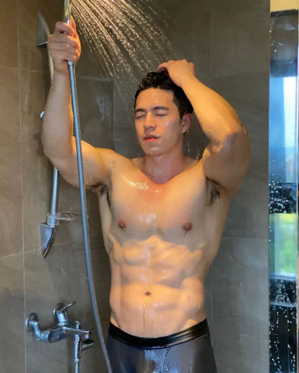 รักแร้เธอน่าซุก