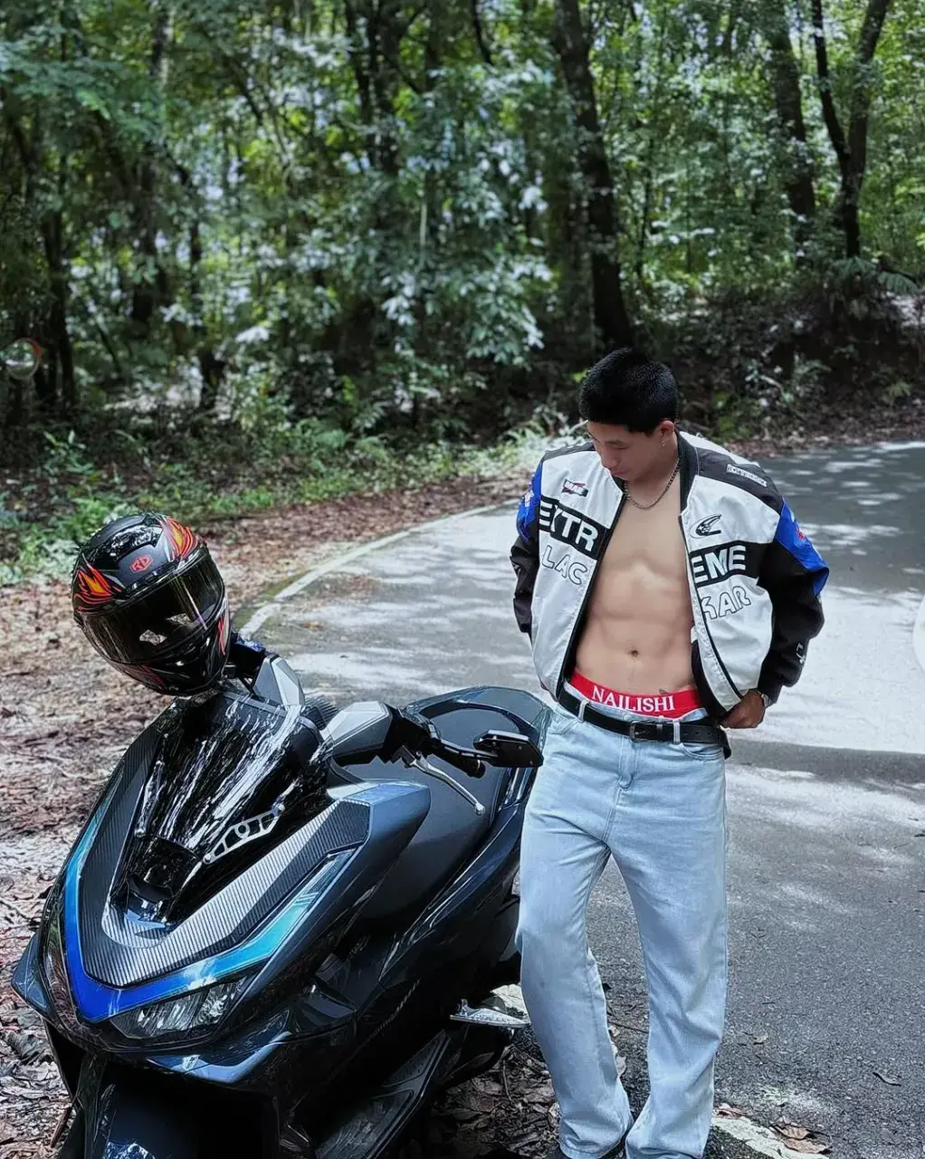 กลิ่นหนุ่มโชยมา