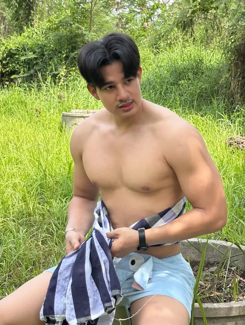 กลิ่นหนุ่มโชยมา