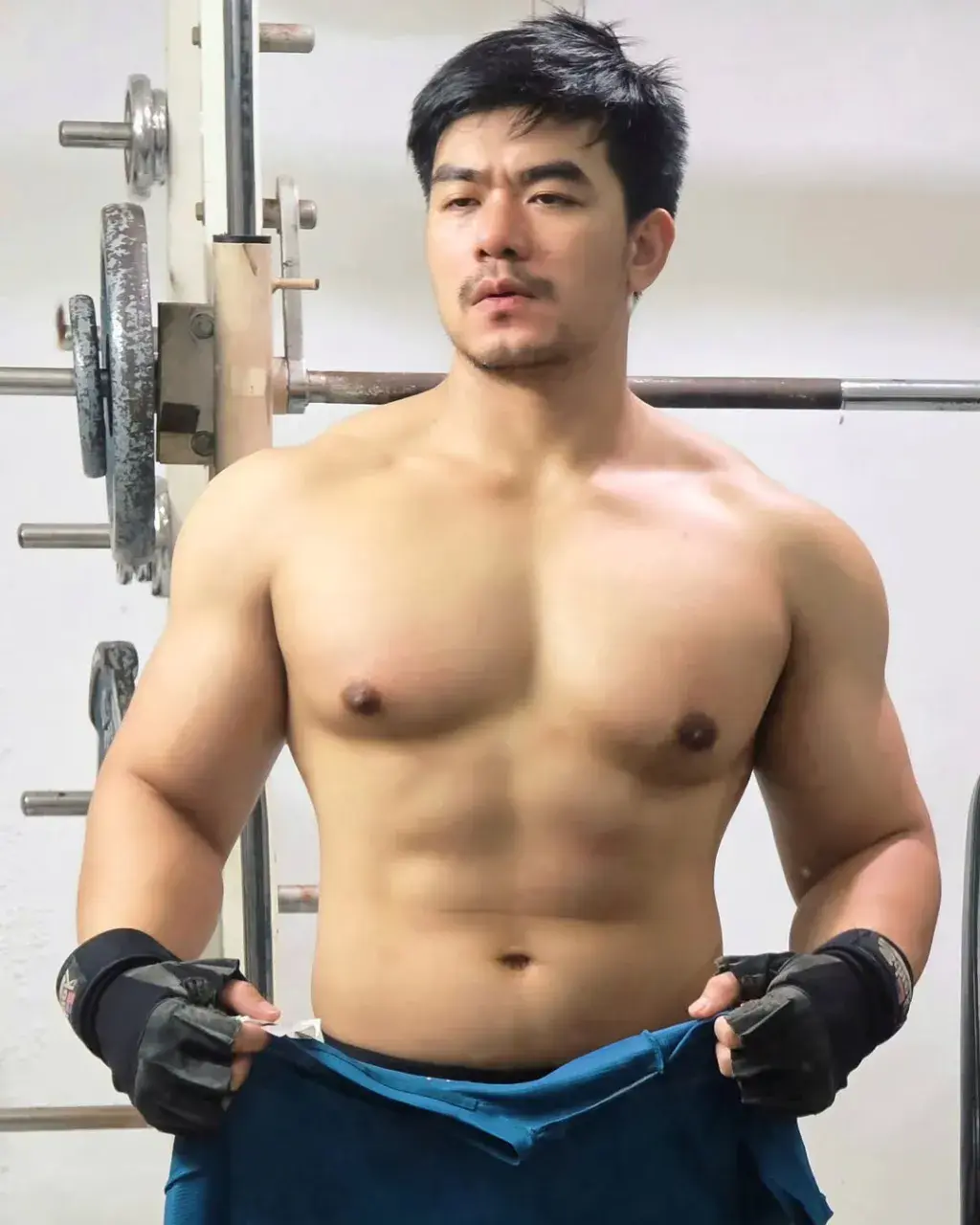 โชยมาเลยกลิ่นหนุ่ม
