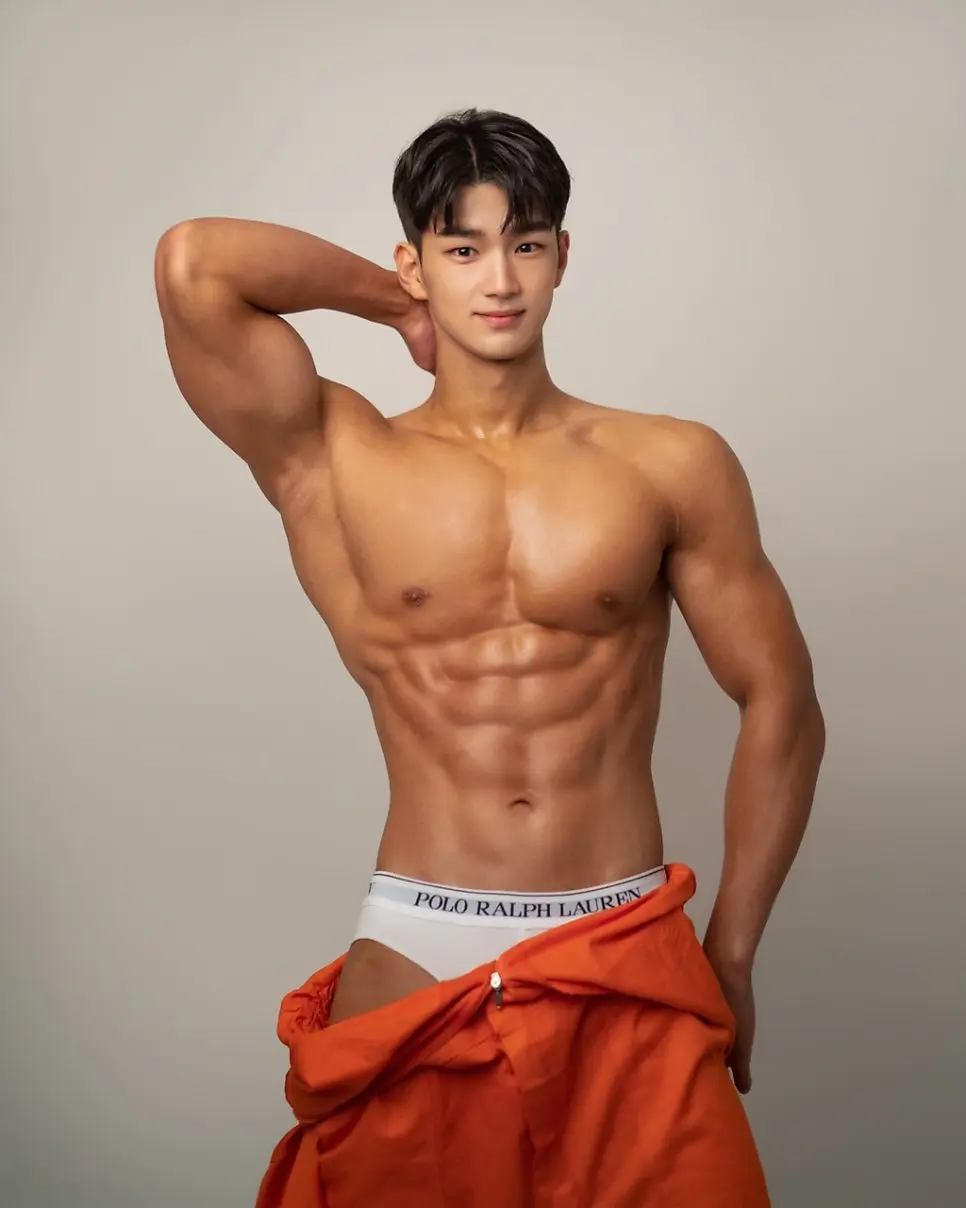 bodybuilder & trainer : LEE BYEONG DU