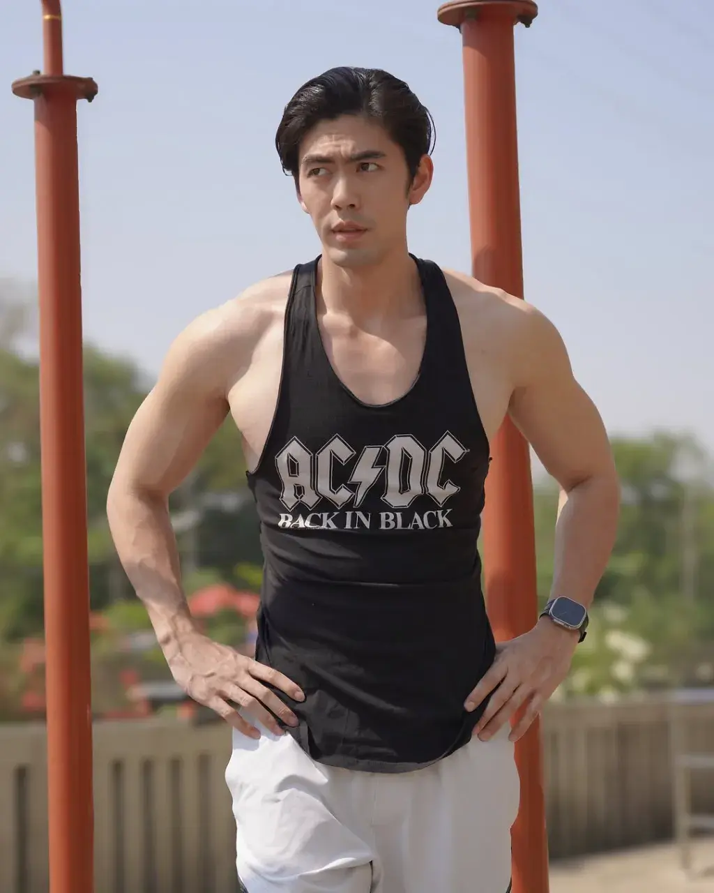 สูงยาวขาวล่ำ