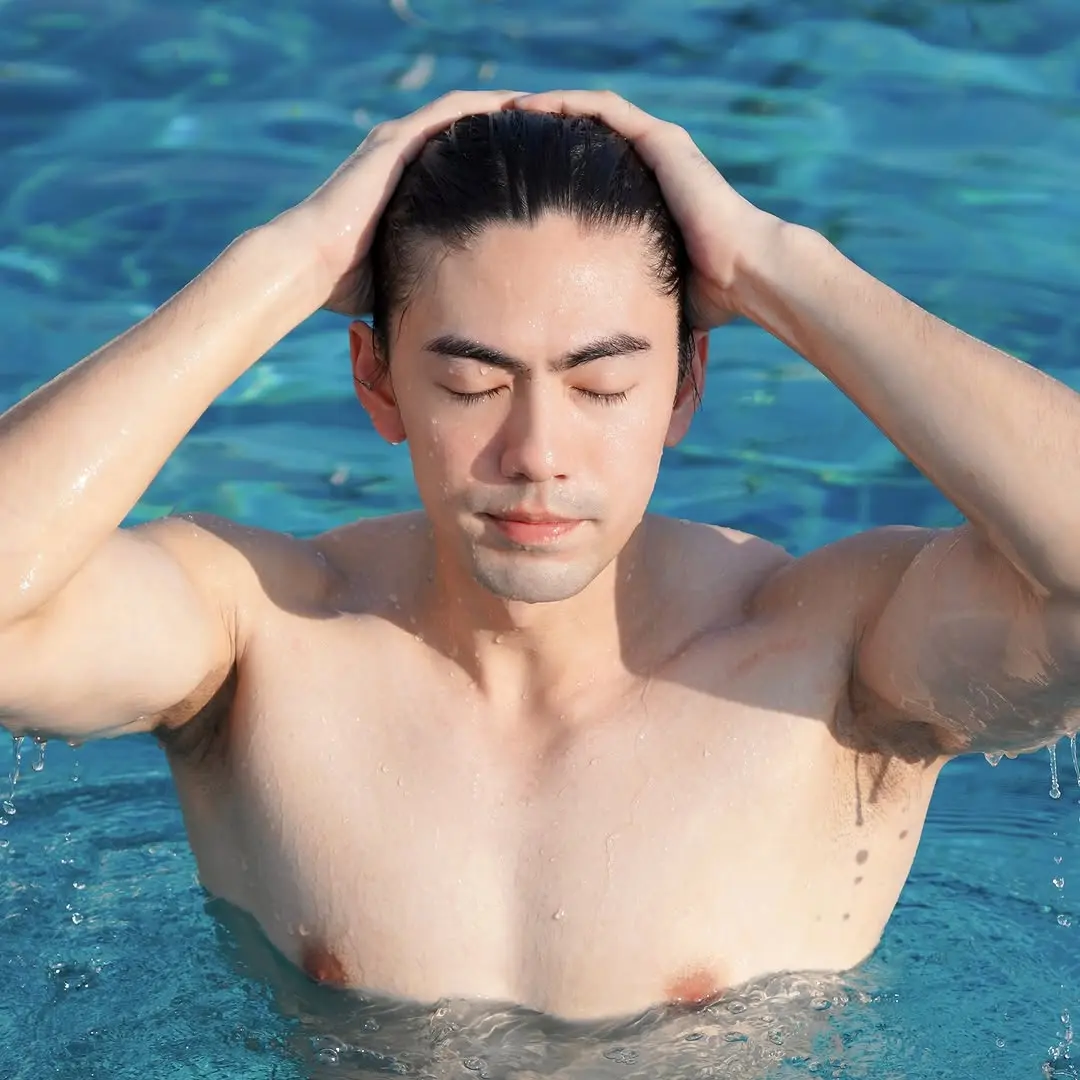 สูงยาวขาวล่ำ