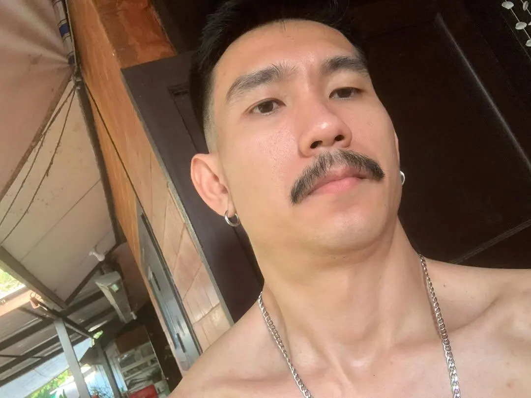 จั๊กะจี้หนวดผัวจัง