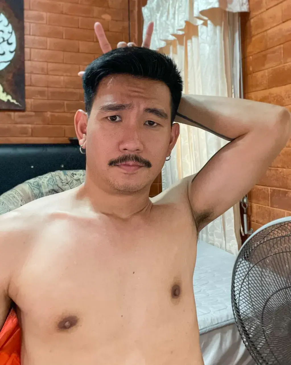 จั๊กะจี้หนวดผัวจัง