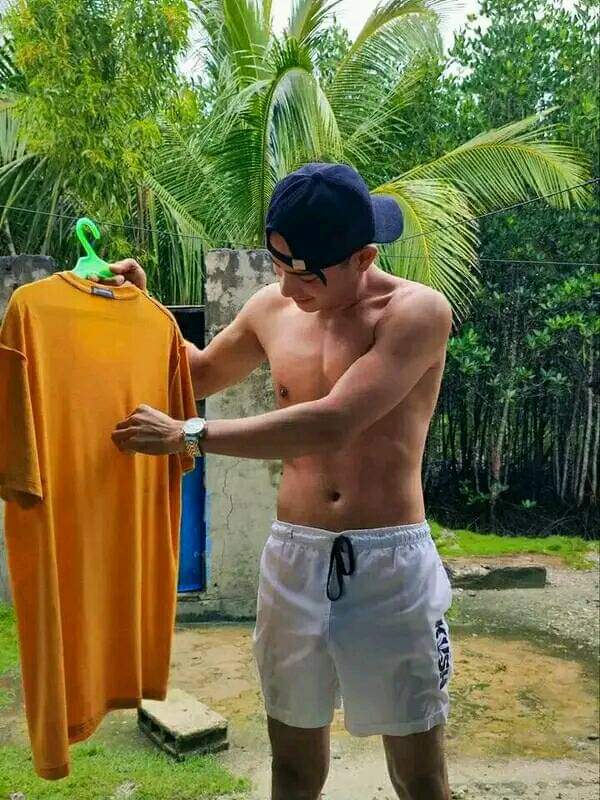 หนุ่ม..ซักผ้า