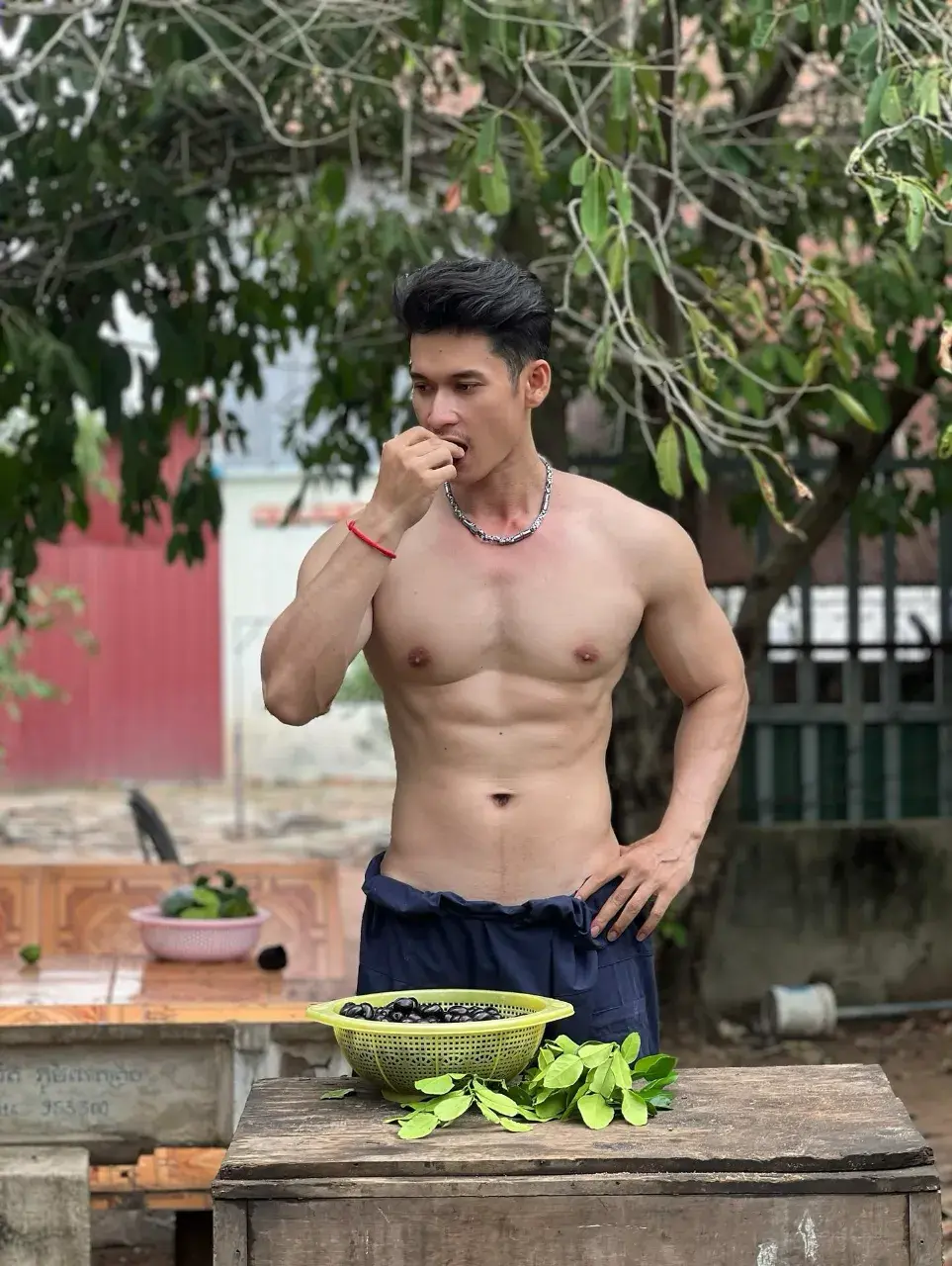 ขาว อม นม ชมพู