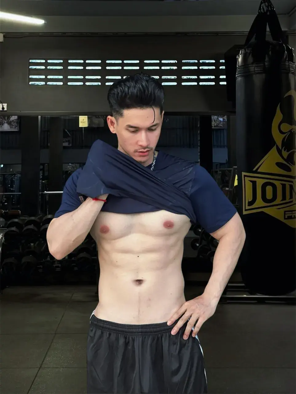 ขาว อม นม ชมพู