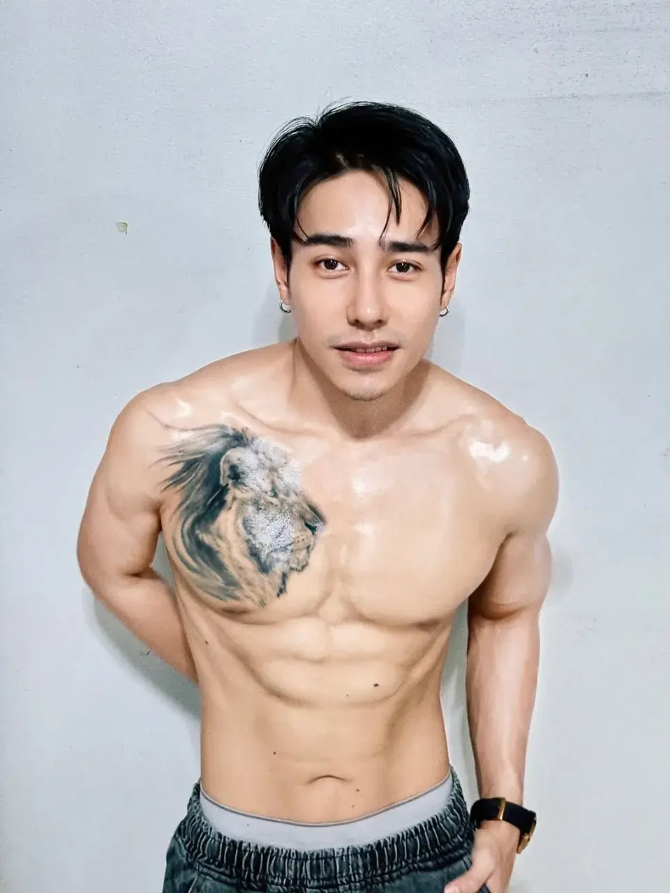 ขาว อม นม ชมพู