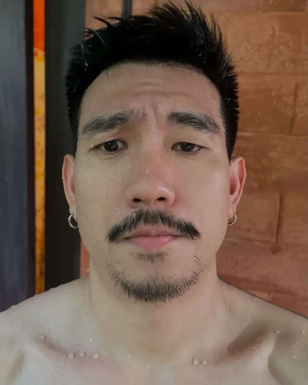 ให้หนวดเสว