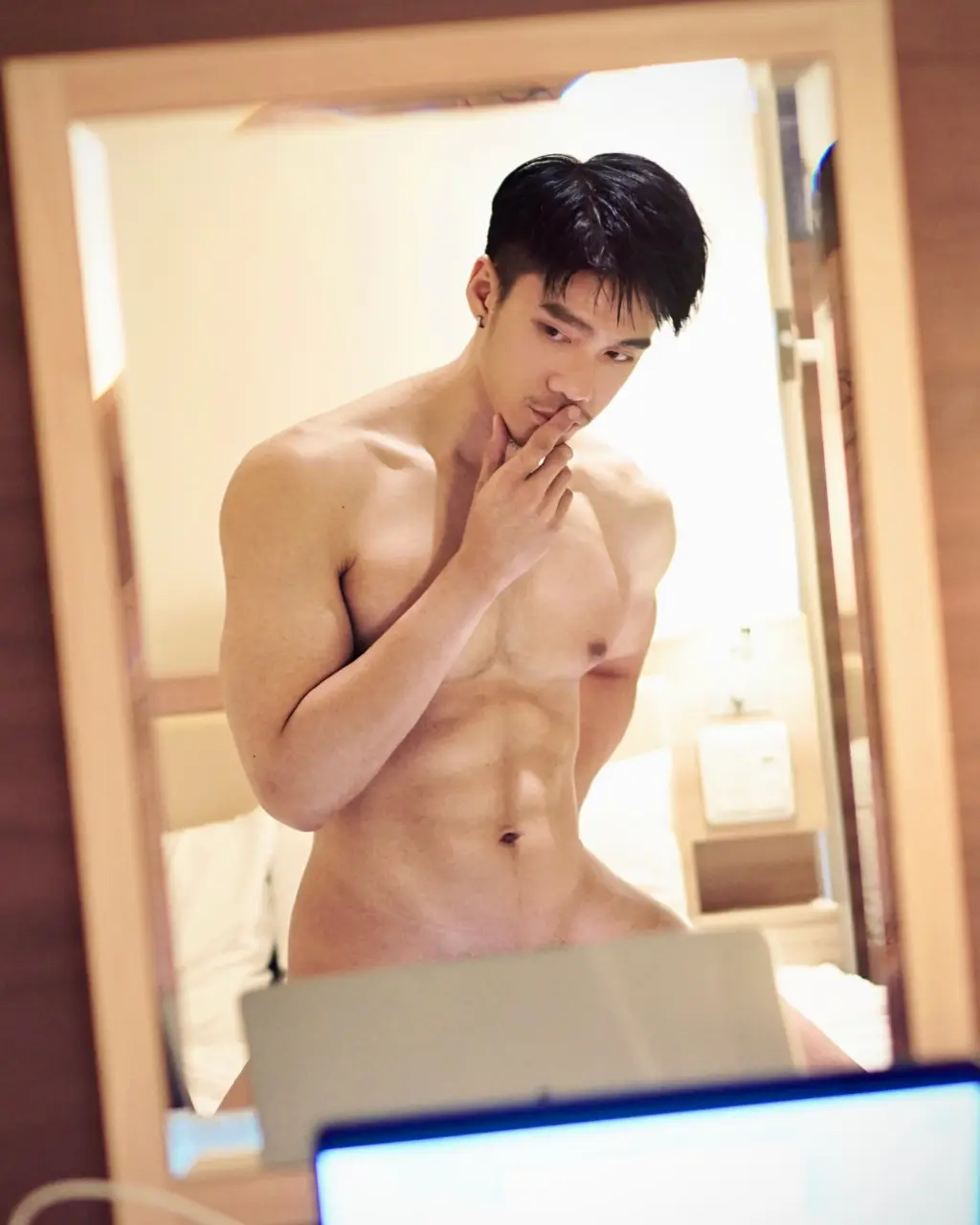 Some of Mckers' risqu&eacute; postings - โพสต์ที่ไม่เหมาะสมของ Mckers