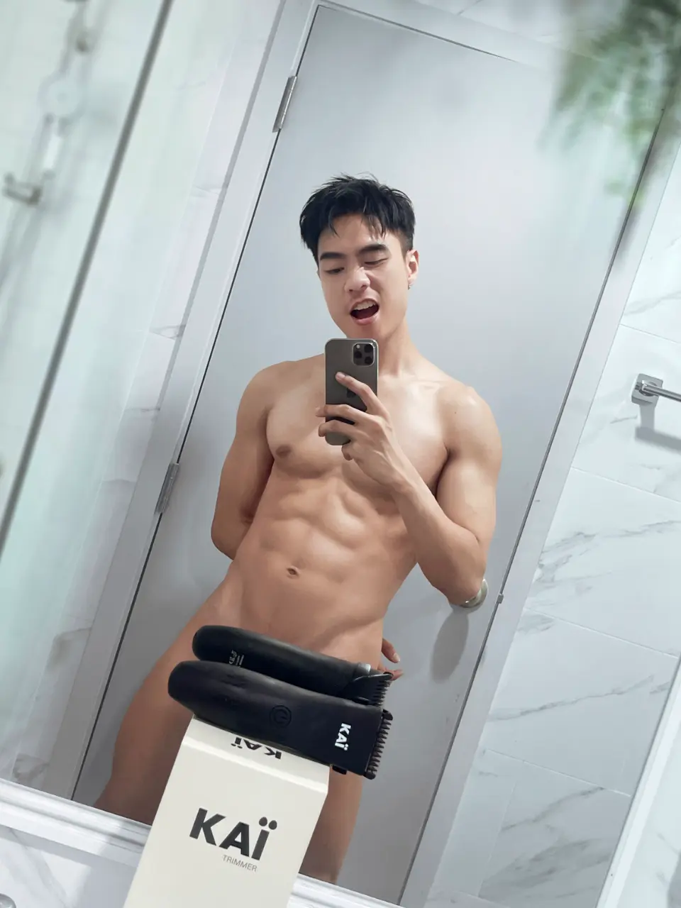 Some of Mckers' risqu&eacute; postings - โพสต์ที่ไม่เหมาะสมของ Mckers