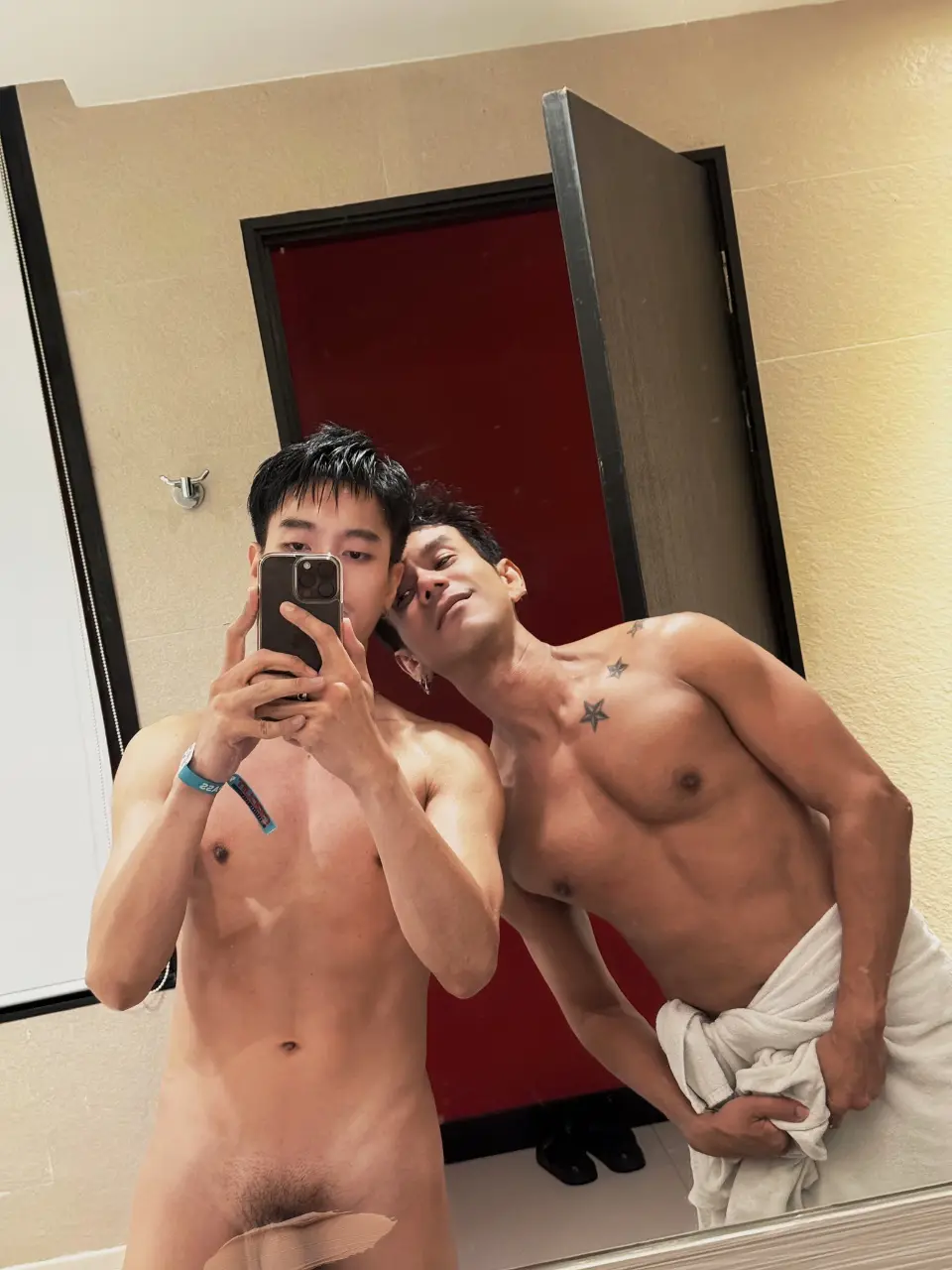 Some of Mckers' risqu&eacute; postings - โพสต์ที่ไม่เหมาะสมของ Mckers