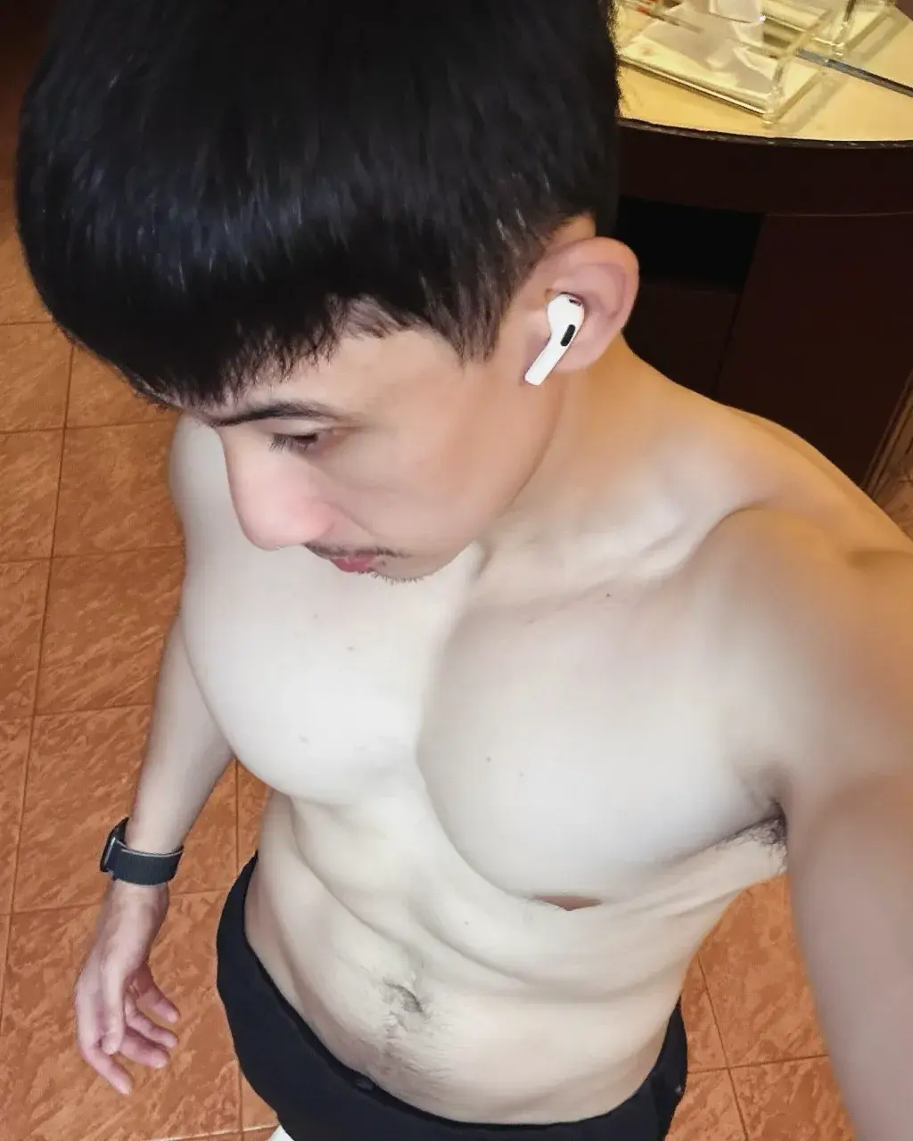 กัดพุงเล่น