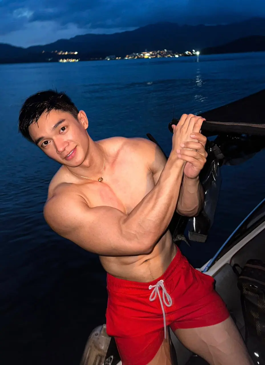 Fitness instructor : Gun Gun