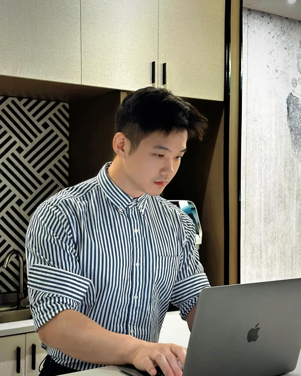 Cool GUY : Louiewe卤蛋头