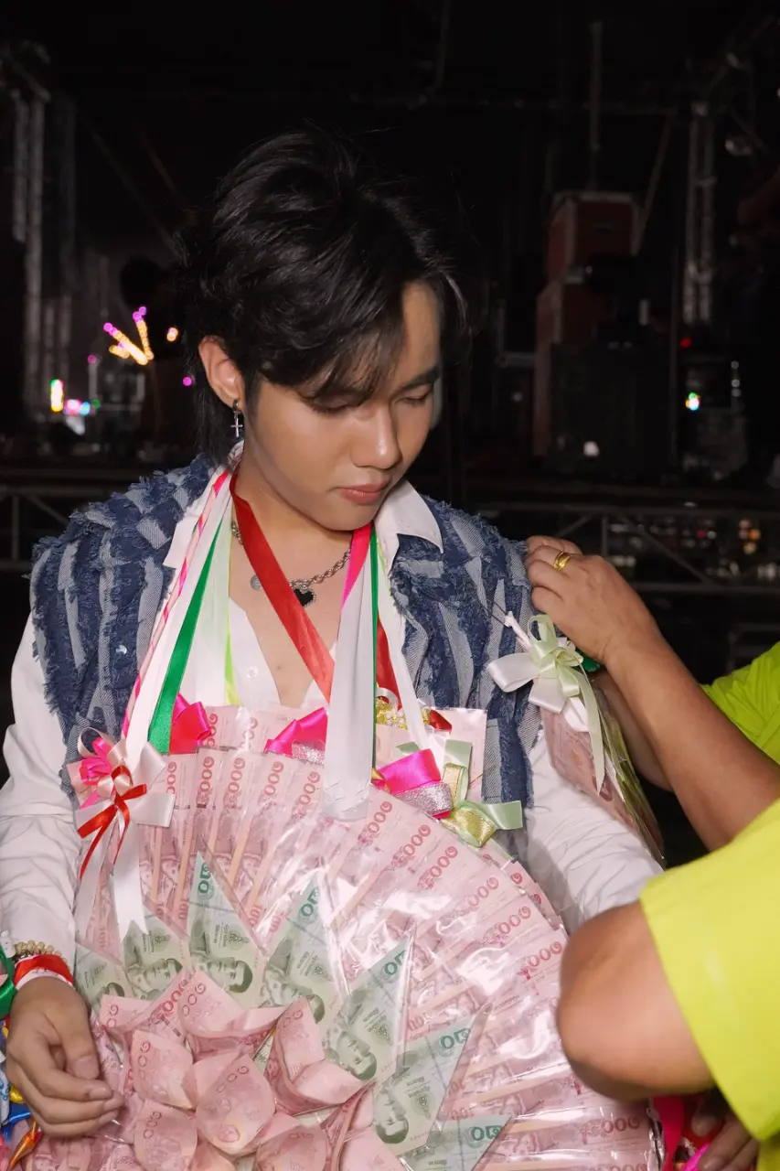 ลีโอ อธิป โสดา ไมค์ปลดหนี้