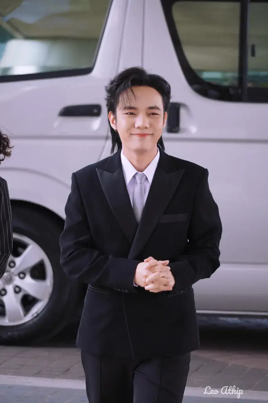 ลีโอ อธิป นักร้องลูกทุ่งดาวรุ่งชายยอดเยี่ยมแห่งปี